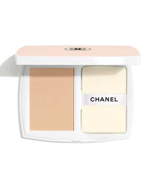 CHANEL(シャネル)の「ル ブラン ブライトニング コンパクト パウダリー ファンデーション(つややかな仕上がり) 輝きを長時間キープ – 肌を保護 – 気温の変化などによる影響から肌を守る SPF 25/PA+++(ファンデーション・レディース・BR22/BD21/B20/BD01/B10/B30/BR12・FREE)」の5枚目の写真