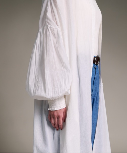 folka（フォルカ）の「袖口 シャーリング 長袖 シアーシャツ ワンピース（シャツ/ブラウス・レディース・ネイビー/アイボリー/ライトグリーン・FREE）」の12枚目の写真