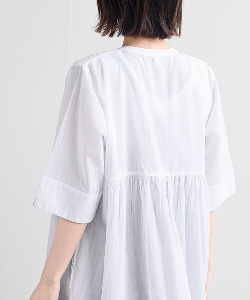 rps（アールピーエス）の「刺繍×ピンタックバンドカラーシャツワンピース（シャツワンピース・レディース・ブラック/オフホワイト/ライトカーキ/グレイッシュベージュ・フリー）」の13枚目の写真