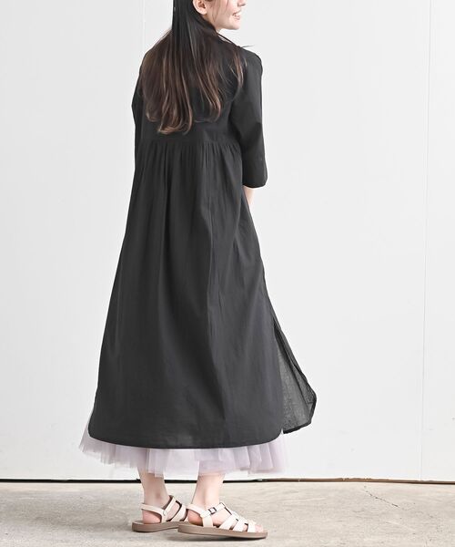 rps（アールピーエス）の「刺繍×ピンタックバンドカラーシャツワンピース（シャツワンピース・レディース・ブラック/オフホワイト/ライトカーキ/グレイッシュベージュ・フリー）」の19枚目の写真