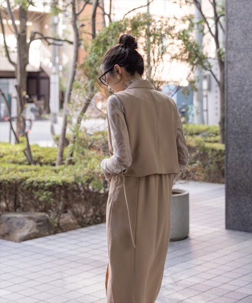clear（クリア）の「ショート丈ジレセットキャミワンピース[骨格ストレート]≪STAY MOTION≫（ワンピース・レディース・アイボリー/ベージュ/ブラック・F）」の6枚目の写真