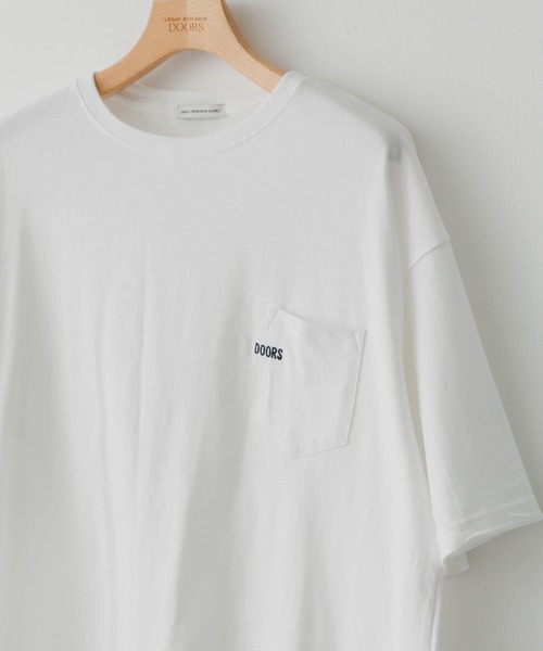 URBAN RESEARCH DOORS(アーバンリサーチドアーズ)の「『ユニセックス』ワンポイント刺繍ポケットTシャツ(Tシャツ/カットソー・メンズ・ネイビー/グリーン系その他/ブルー系その他/カーキ・SMALL/MEDIUM/LARGE)」の4枚目の写真