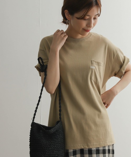 URBAN RESEARCH DOORS(アーバンリサーチドアーズ)の「『ユニセックス』ワンポイント刺繍ポケットTシャツ(Tシャツ/カットソー・メンズ・ネイビー/グリーン系その他/ブルー系その他/カーキ・SMALL/MEDIUM/LARGE)」の1枚目の写真