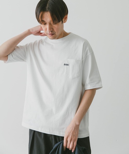 URBAN RESEARCH DOORS(アーバンリサーチドアーズ)の「『ユニセックス』ワンポイント刺繍ポケットTシャツ(Tシャツ/カットソー・メンズ・ネイビー/グリーン系その他/ブルー系その他/カーキ・SMALL/MEDIUM/LARGE)」の7枚目の写真