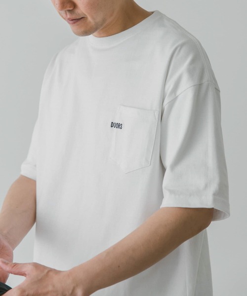 URBAN RESEARCH DOORS(アーバンリサーチドアーズ)の「『ユニセックス』ワンポイント刺繍ポケットTシャツ(Tシャツ/カットソー・メンズ・ネイビー/グリーン系その他/ブルー系その他/カーキ・SMALL/MEDIUM/LARGE)」の9枚目の写真