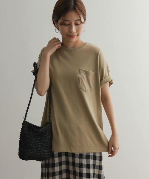 URBAN RESEARCH DOORS(アーバンリサーチドアーズ)の「『ユニセックス』ワンポイント刺繍ポケットTシャツ(Tシャツ/カットソー・メンズ・ネイビー/グリーン系その他/ブルー系その他/カーキ・SMALL/MEDIUM/LARGE)」の12枚目の写真