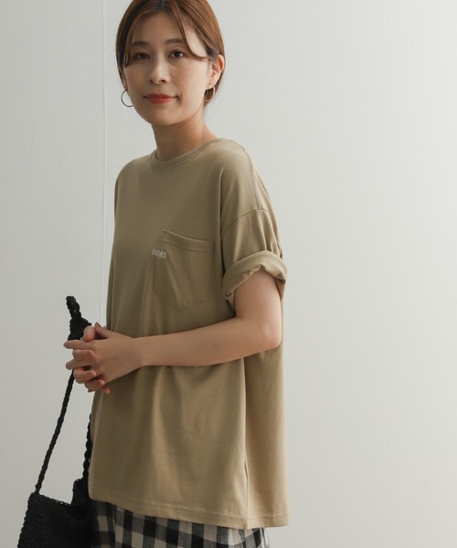 URBAN RESEARCH DOORS(アーバンリサーチドアーズ)の「『ユニセックス』ワンポイント刺繍ポケットTシャツ(Tシャツ/カットソー・メンズ・ネイビー/グリーン系その他/ブルー系その他/カーキ・SMALL/MEDIUM/LARGE)」の13枚目の写真