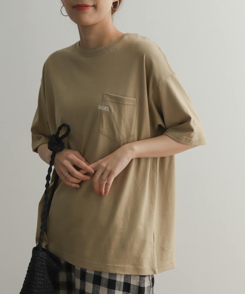 URBAN RESEARCH DOORS(アーバンリサーチドアーズ)の「『ユニセックス』ワンポイント刺繍ポケットTシャツ(Tシャツ/カットソー・メンズ・ネイビー/グリーン系その他/ブルー系その他/カーキ・SMALL/MEDIUM/LARGE)」の16枚目の写真