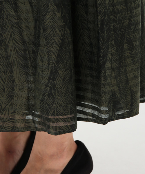 FIGARO Paris（フィガロパリ）の「◆シルクコットンボーダー葉柄プリント ロングスカート（スカート・レディース・カーキ・36/38）」の3枚目の写真