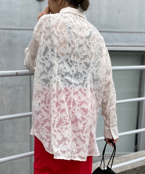 mi via loca(ミヴィアロカ)の「シアーフラワー柄タックシャツ(シャツ/ブラウス・レディース・イエロー/オフホワイト/ブラック・FREE)」の7枚目の写真