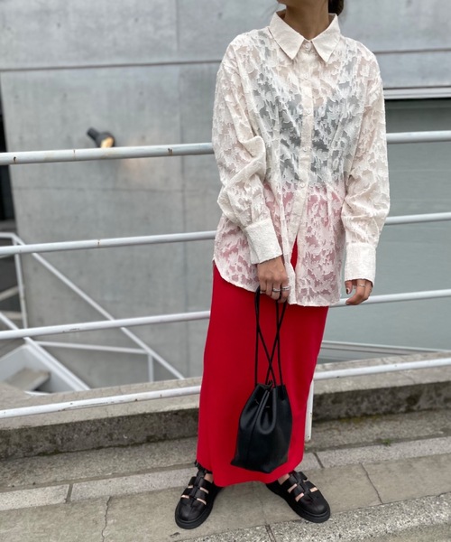 mi via loca(ミヴィアロカ)の「シアーフラワー柄タックシャツ(シャツ/ブラウス・レディース・イエロー/オフホワイト/ブラック・FREE)」の9枚目の写真