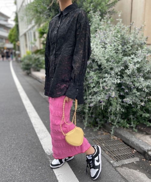 mi via loca(ミヴィアロカ)の「シアーフラワー柄タックシャツ(シャツ/ブラウス・レディース・イエロー/オフホワイト/ブラック・FREE)」の10枚目の写真