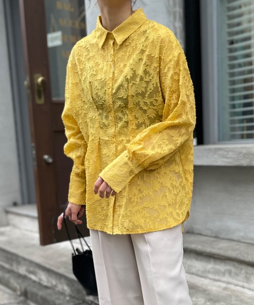 mi via loca(ミヴィアロカ)の「シアーフラワー柄タックシャツ(シャツ/ブラウス・レディース・イエロー/オフホワイト/ブラック・FREE)」の14枚目の写真