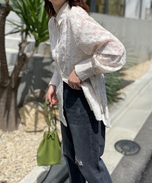 mi via loca(ミヴィアロカ)の「シアーフラワー柄タックシャツ(シャツ/ブラウス・レディース・イエロー/オフホワイト/ブラック・FREE)」の19枚目の写真