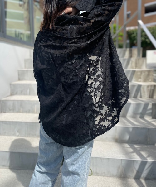 mi via loca(ミヴィアロカ)の「シアーフラワー柄タックシャツ(シャツ/ブラウス・レディース・イエロー/オフホワイト/ブラック・FREE)」の21枚目の写真