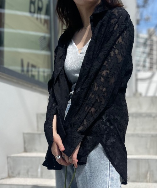 mi via loca(ミヴィアロカ)の「シアーフラワー柄タックシャツ(シャツ/ブラウス・レディース・イエロー/オフホワイト/ブラック・FREE)」の20枚目の写真