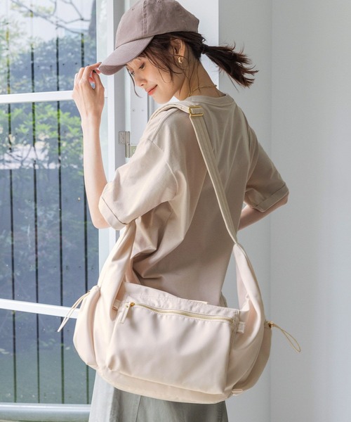 GLOBAL WORK（グローバルワーク）の「撥水軽量8ポケショルダー/199123（ショルダーバッグ・レディース・ブラック/アイボリー/ベージュ/カーキ・ONE SIZE）」の11枚目の写真