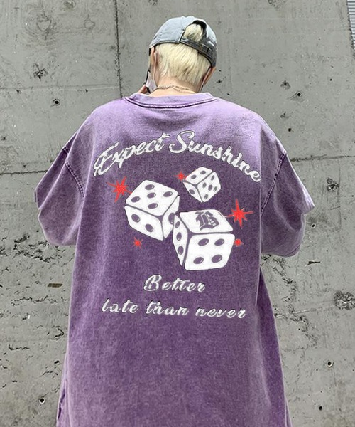 .KOM(ドットコム)の「『.KOM/ドットケーオーエム』バックダイスプリントクルーネック半袖ビッグTEE 【CN】(Tシャツ/カットソー・メンズ・ブラック/パープル/ライトブルー・FREE)」の3枚目の写真
