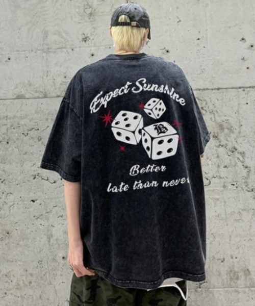 .KOM(ドットコム)の「『.KOM/ドットケーオーエム』バックダイスプリントクルーネック半袖ビッグTEE 【CN】(Tシャツ/カットソー・メンズ・ブラック/パープル/ライトブルー・FREE)」の4枚目の写真