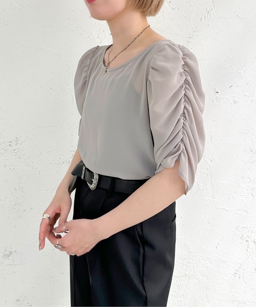 apres jour mignon(アプレジュールミニョン)の「シアー袖シャーリングプルオーバー【ZOZOTOWN限定アイテム】(シャツ/ブラウス・レディース・グレー/ブラック/ブルー・X-LARGE/フリー)」の13枚目の写真