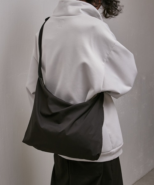 Lui's（ルイス）の「【Neucon / ニューコン】 ショルダーバッグ（ショルダーバッグ・メンズ・ブラック/チャコールグレー/オフホワイト/ライトグレー・FREE）」の10枚目の写真