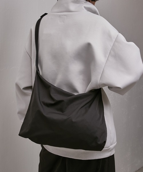 Lui's（ルイス）の「【Neucon / ニューコン】 ショルダーバッグ（ショルダーバッグ・メンズ・ブラック/チャコールグレー/オフホワイト/ライトグレー・FREE）」の7枚目の写真