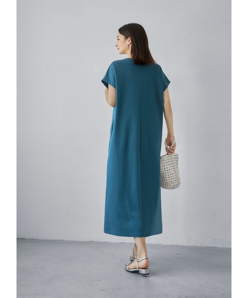STYLE DELI(スタイルデリ)の「【Made in JAPAN】Uネックコクーンワンピース(ワンピース・レディース・ダークブルー/グレイッシュベージュ・01/02)」の9枚目の写真