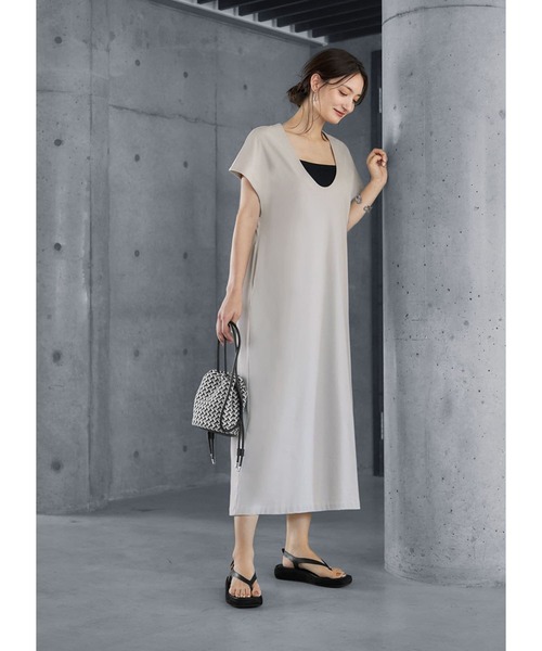 STYLE DELI(スタイルデリ)の「【Made in JAPAN】Uネックコクーンワンピース(ワンピース・レディース・ダークブルー/グレイッシュベージュ・01/02)」の4枚目の写真