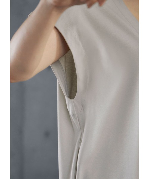 STYLE DELI(スタイルデリ)の「【Made in JAPAN】Uネックコクーンワンピース(ワンピース・レディース・ダークブルー/グレイッシュベージュ・01/02)」の7枚目の写真