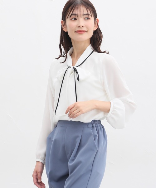 Honeys（ハニーズ）の「配色ボウタイブラウス（シャツ/ブラウス・レディース・ブラウン/ネイビー/アイボリー/グレイッシュベージュ/ブルーグリーン・M/S/LL/L/3L）」の7枚目の写真