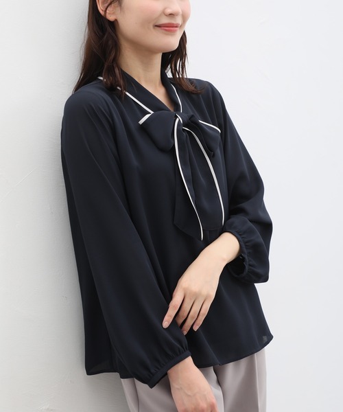 Honeys（ハニーズ）の「配色ボウタイブラウス（シャツ/ブラウス・レディース・ブラウン/ネイビー/アイボリー/グレイッシュベージュ/ブルーグリーン・M/S/LL/L/3L）」の11枚目の写真