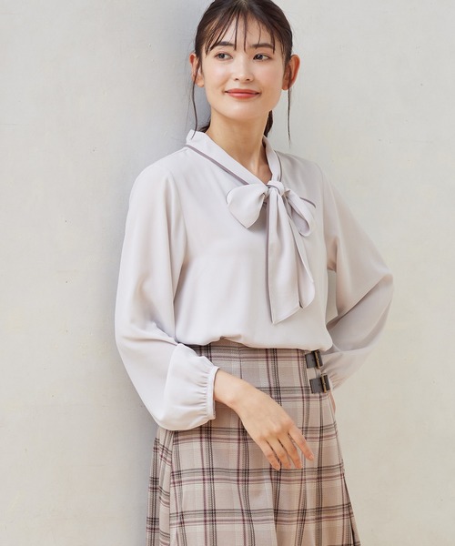 Honeys（ハニーズ）の「配色ボウタイブラウス（シャツ/ブラウス・レディース・ブラウン/ネイビー/アイボリー/グレイッシュベージュ/ブルーグリーン・M/S/LL/L/3L）」の15枚目の写真