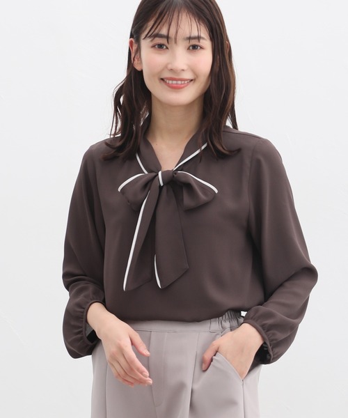 Honeys（ハニーズ）の「配色ボウタイブラウス（シャツ/ブラウス・レディース・ブラウン/ネイビー/アイボリー/グレイッシュベージュ/ブルーグリーン・M/S/LL/L/3L）」の18枚目の写真