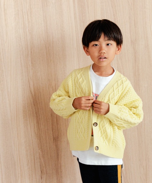 LOWRYS FARM(ローリーズファーム)の「5Gケーブルカーディガン 965467(カーディガン/ボレロ・キッズ・イエロー/チャコールグレー/ブルー/アイボリー・110cm/120cm/130cm/150cm/140cm)」の4枚目の写真