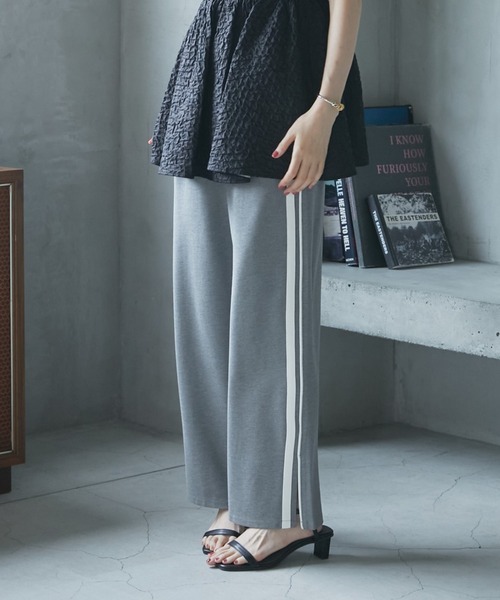 Doux archives（ドゥアルシーヴ）の「サイドラインジャージートラックパンツ（スウェットパンツ・レディース・ブラック/グレー・FREE）」の15枚目の写真