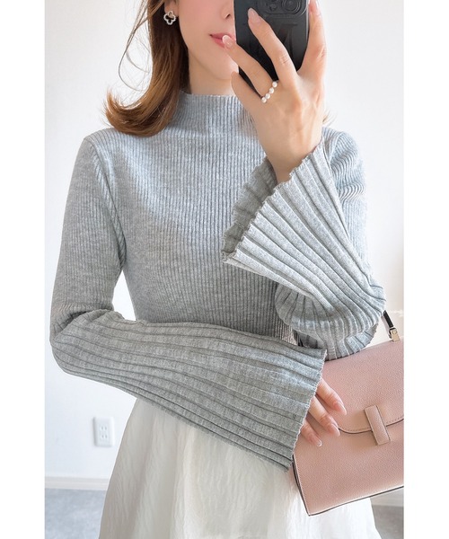 &. NOSTALGIA（アンドドットノスタルジア）の「【ZOZO限定】袖フレアハイネックニットプルオーバー（ニット/セーター・レディース・アイボリー/ブラック/ブラック系その他/ライトグレー・M）」の2枚目の写真