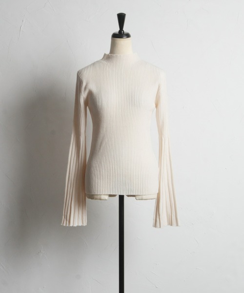 &. NOSTALGIA（アンドドットノスタルジア）の「【ZOZO限定】袖フレアハイネックニットプルオーバー（ニット/セーター・レディース・アイボリー/ブラック/ブラック系その他/ライトグレー・M）」の5枚目の写真