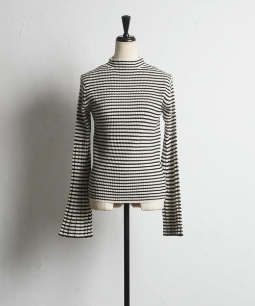 &. NOSTALGIA（アンドドットノスタルジア）の「【ZOZO限定】袖フレアハイネックニットプルオーバー（ニット/セーター・レディース・アイボリー/ブラック/ブラック系その他/ライトグレー・M）」の7枚目の写真