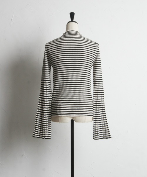 &. NOSTALGIA（アンドドットノスタルジア）の「【ZOZO限定】袖フレアハイネックニットプルオーバー（ニット/セーター・レディース・アイボリー/ブラック/ブラック系その他/ライトグレー・M）」の10枚目の写真