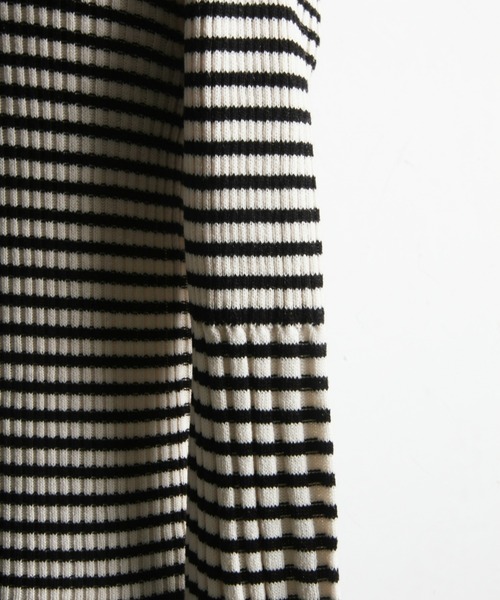 &. NOSTALGIA（アンドドットノスタルジア）の「【ZOZO限定】袖フレアハイネックニットプルオーバー（ニット/セーター・レディース・アイボリー/ブラック/ブラック系その他/ライトグレー・M）」の14枚目の写真