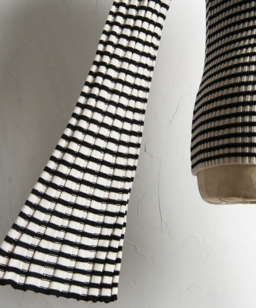 &. NOSTALGIA（アンドドットノスタルジア）の「【ZOZO限定】袖フレアハイネックニットプルオーバー（ニット/セーター・レディース・アイボリー/ブラック/ブラック系その他/ライトグレー・M）」の15枚目の写真