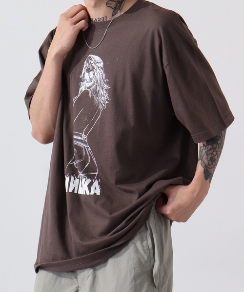 MISHKA（ミシカ）の「MISHKA MISHKA T-SHIRT グラフィックプリント 半袖 Tシャツ（Tシャツ/カットソー・メンズ・サンドベージュ/ダークブラウン/ブラック/ホワイト/ブラック系その他5/ホワイト系その他2/ホワイト系その他3/ホワイト系その他/ブラック系その他2/ブラック系その他4/ブラック系その他/ブラック系その他3/チャコールグレー/ホワイト系その他5/ホワイト系その他4/ライトオリーブ・M/XL/L/2XL）」の14枚目の写真