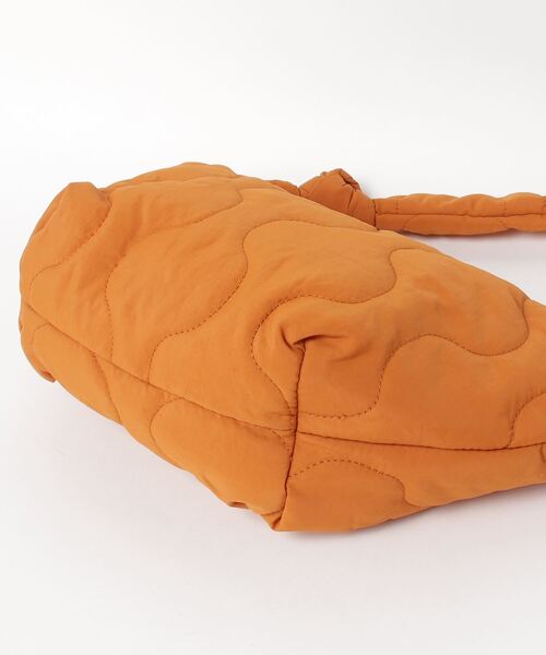 CUBE SUGAR（キューブシュガー）の「ナイロンキルトショルダーバッグ（ショルダーバッグ・レディース・ホワイト/カーキ/ブラック/オレンジ・M）」の9枚目の写真