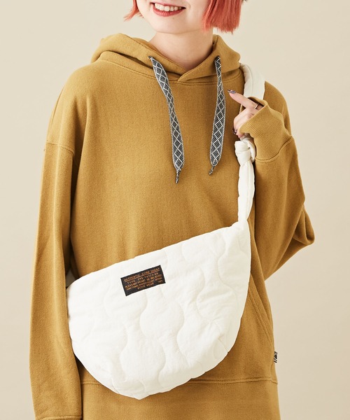 CUBE SUGAR（キューブシュガー）の「ナイロンキルトショルダーバッグ（ショルダーバッグ・レディース・ホワイト/カーキ/ブラック/オレンジ・M）」の2枚目の写真