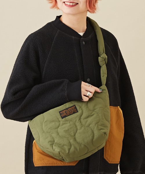 CUBE SUGAR（キューブシュガー）の「ナイロンキルトショルダーバッグ（ショルダーバッグ・レディース・ホワイト/カーキ/ブラック/オレンジ・M）」の4枚目の写真