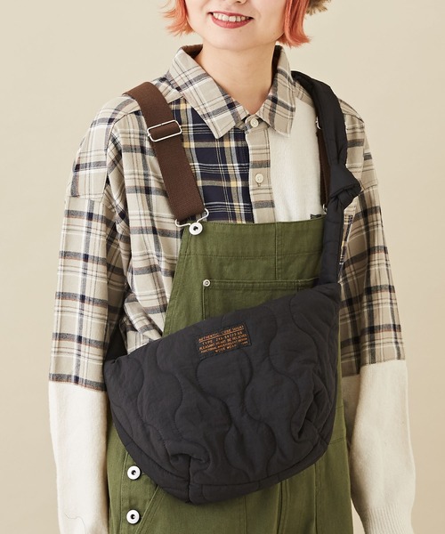 CUBE SUGAR（キューブシュガー）の「ナイロンキルトショルダーバッグ（ショルダーバッグ・レディース・ホワイト/カーキ/ブラック/オレンジ・M）」の3枚目の写真