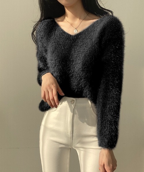 COCOMOMO(ココモモ)の「Vネックシャギーニットトップス(ニット/セーター・レディース・ブラック/ホワイト/ピンク/ブルー/グレー・FREE)」の3枚目の写真