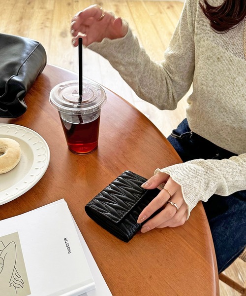 DISCOAT(ディスコート)の「キルティング三つ折りウォレット(財布・レディース・グレイッシュベージュ/ピンク/ブラック・FREE)」の7枚目の写真