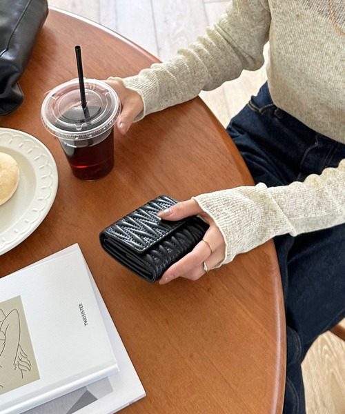 DISCOAT(ディスコート)の「キルティング三つ折りウォレット(財布・レディース・グレイッシュベージュ/ピンク/ブラック・FREE)」の4枚目の写真