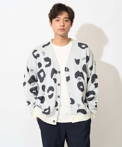 a.v.v（アーヴェヴェ）の「【ユニセックス】柄ジャカードワイドカーディガン（カーディガン/ボレロ・メンズ・ライトグレー/アイボリー・48/46）」の3枚目の写真